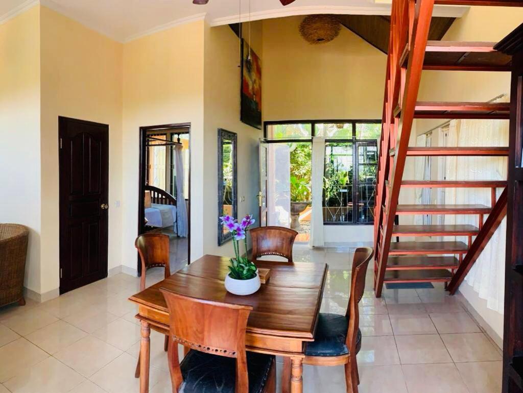 Giri'S Villa Jimbaran Ungasan  Exterior photo